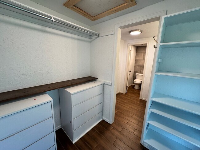 Building Photo - Charming and spacious with thoughtful updates! This 3 bed 2 bath feels new and trendy, schedule y...