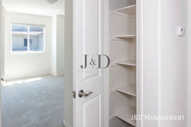 Building Photo - 8955 Valencia St