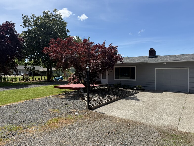 Building Photo - 406 Hillview Dr