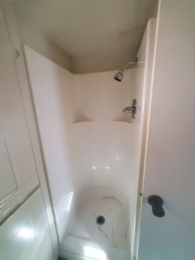 Building Photo - * PENDING* 3 Bedroom 2 Bath Single Family ...