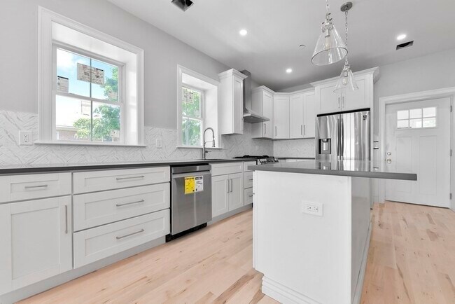 Building Photo - 140 Bayswater St