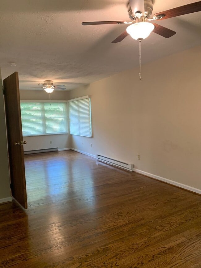 Building Photo - 924 McBryde Ln