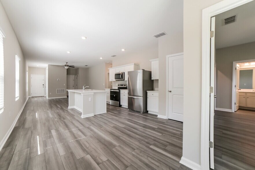 Building Photo - 2096 Harris Hawk Ave