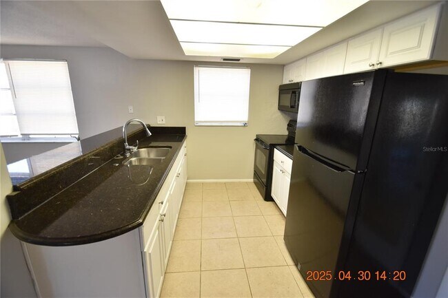 Building Photo - 3221 Topp Dr