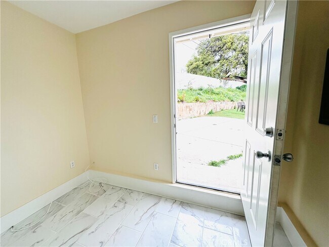 Building Photo - 11598 Cranston Ave