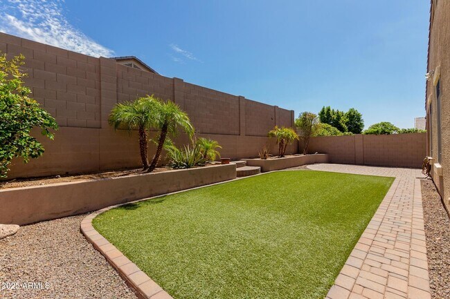 Building Photo - 10743 W Bronco Trail