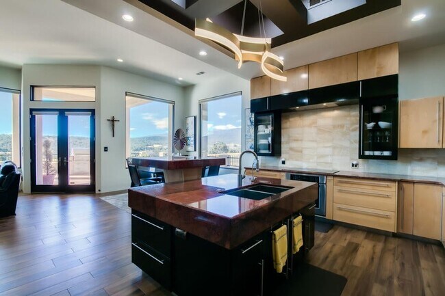 Building Photo - 3 Bedroom, 2.5 Bathroom Home in Paako Ridge Community