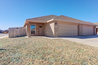 Building Photo - 3/2 in Lincoln 16!