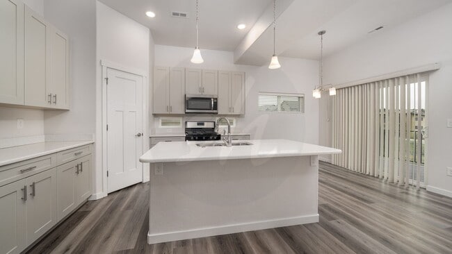 Building Photo - Westside End Unit Townhouse