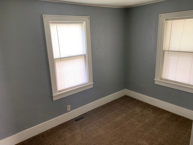 Building Photo - Single family home in Peoria Heights, 2 BR...