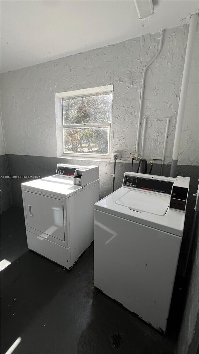 Building Photo - 8300 Sands Point Blvd