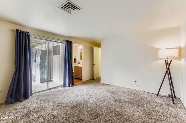 Building Photo - 1619 W El Alba Way