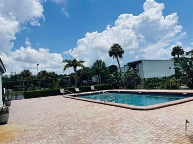 Building Photo - 2810 Somerset Park Dr