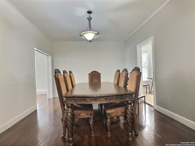 Building Photo - 119 E Ridgewood Ct