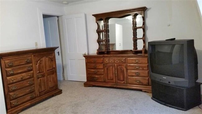 Building Photo - 22 W Katherine Ave