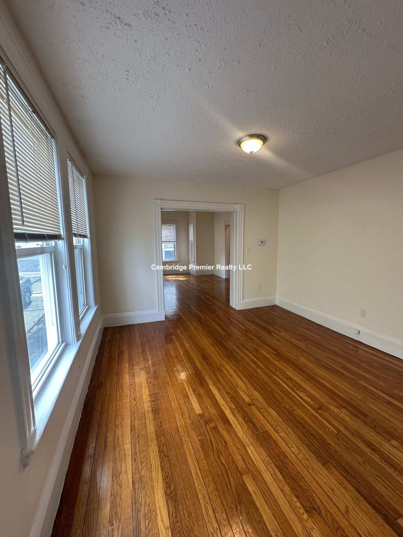 Building Photo - 55 Bonair St