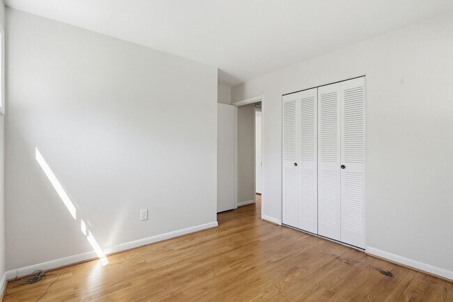 Building Photo - 9717 Hedin Dr