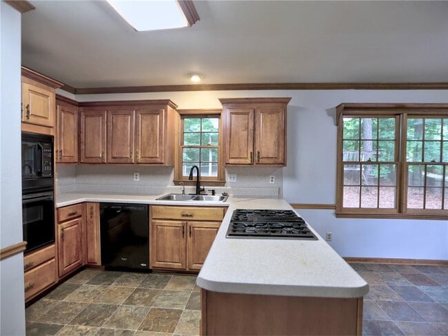 Building Photo - 2101 Mark Hall Ct NE
