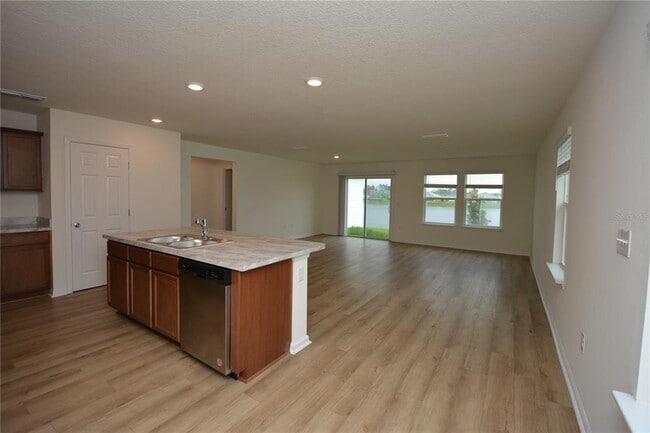 Building Photo - 19 Waverly Ln