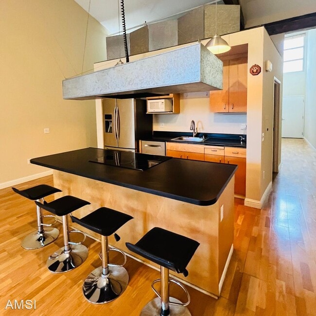Building Photo - 2 br, 2 bath House - 400 Spear Street #220