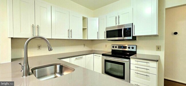 Building Photo - 8729 Sheridan Farms Ct