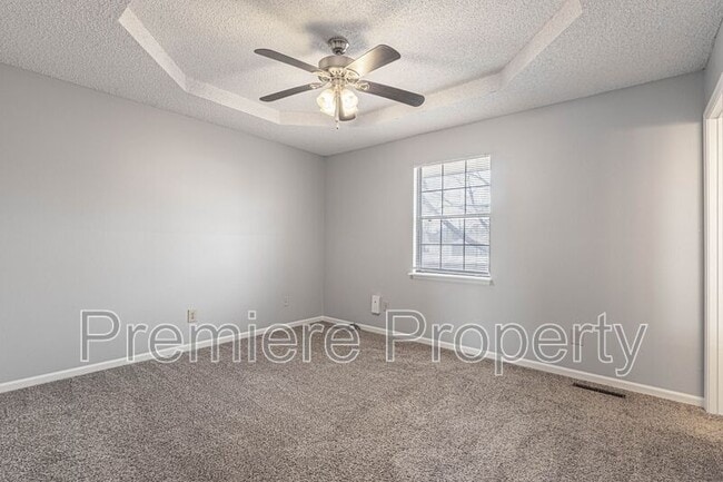 Building Photo - 604 NE Mimosa Dr