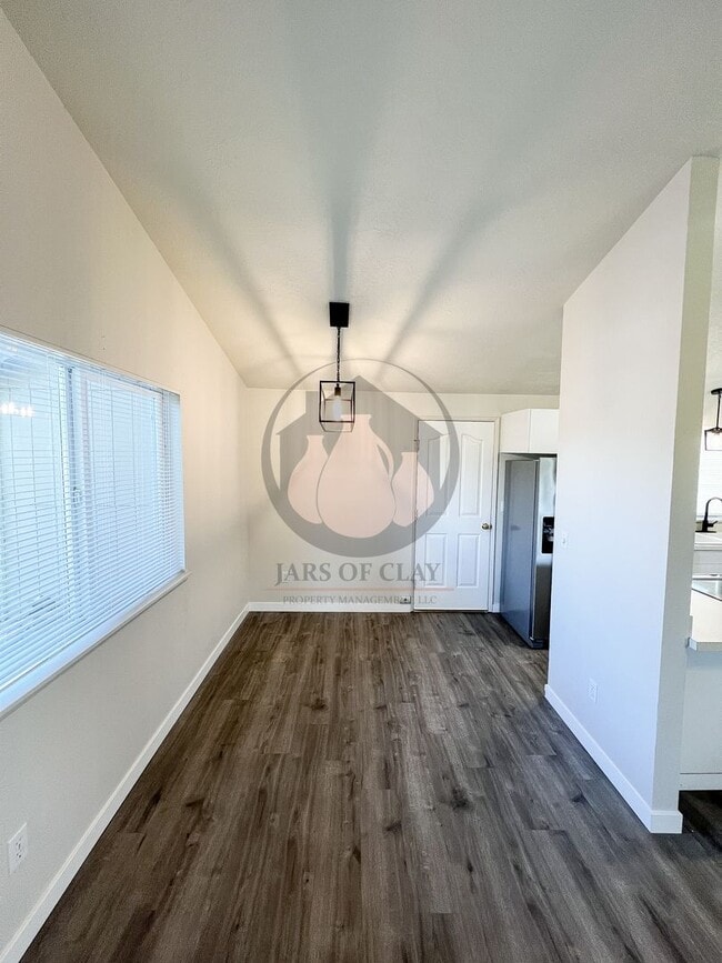 Building Photo - Updated Single Level Home