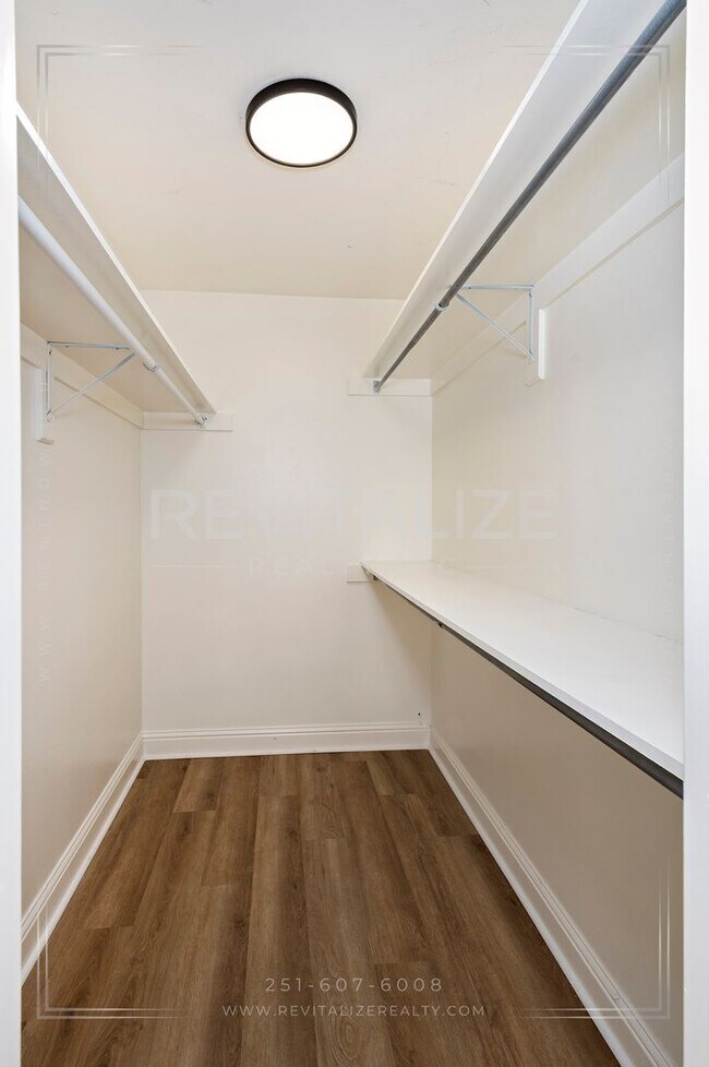 Building Photo - Beautifully Remodeled 4 Bed / 2 Bath Home near Airport Blvd