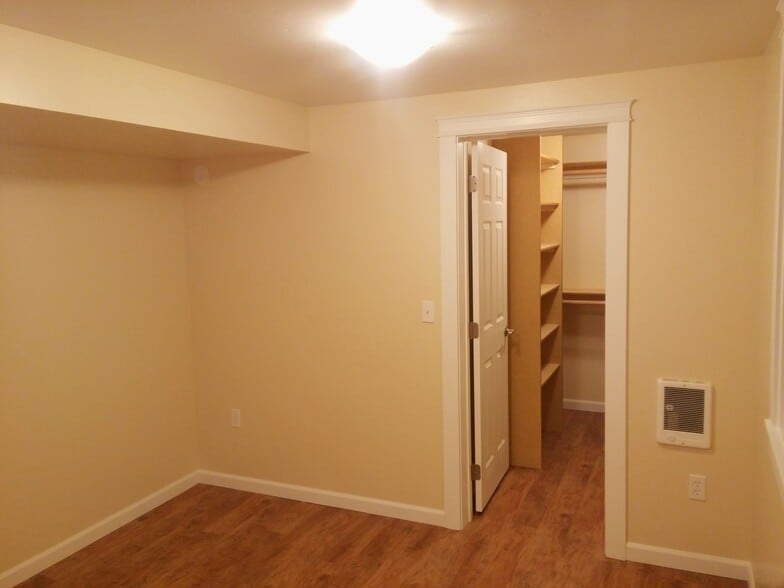 Building Photo - 1358 NW Hall Dr