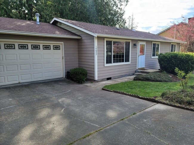 Building Photo - 3 bedroom home in great Keyport location!