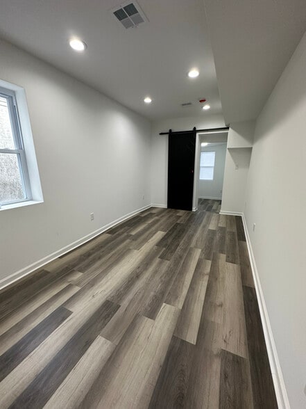 Building Photo - 5012 W Stiles St