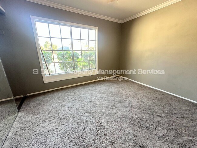 Building Photo - 750 Vinemead Dr