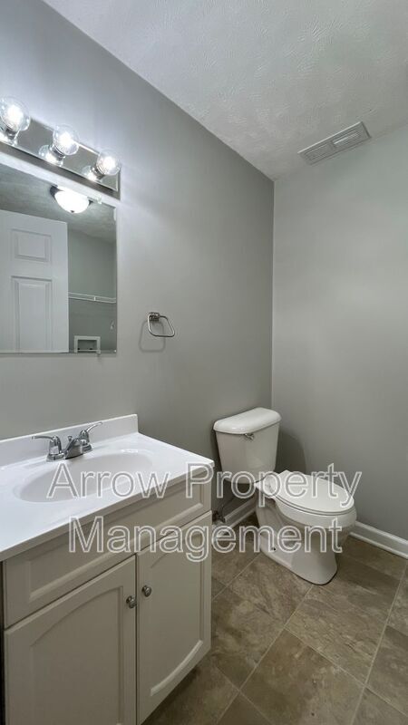 Building Photo - 2211 Sheldon St
