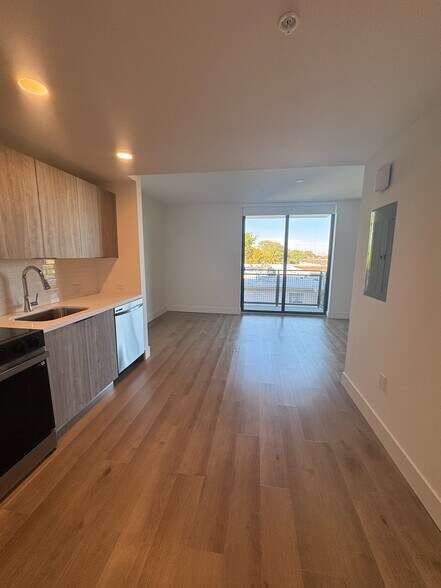 Building Photo - 2459 Fillmore St