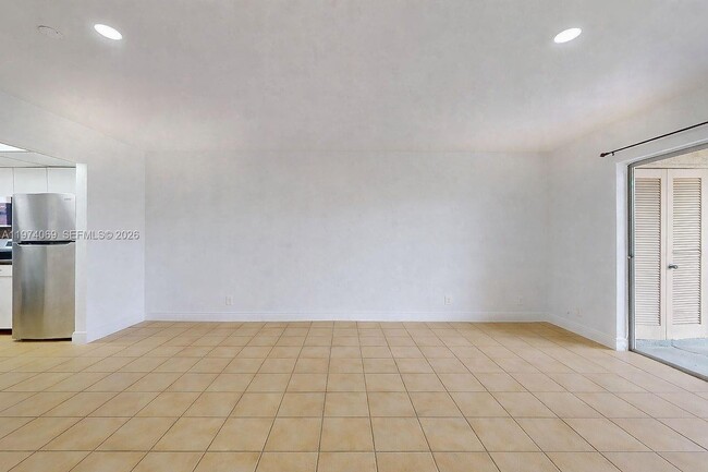 Building Photo - 13715 Kendale Lakes Cir