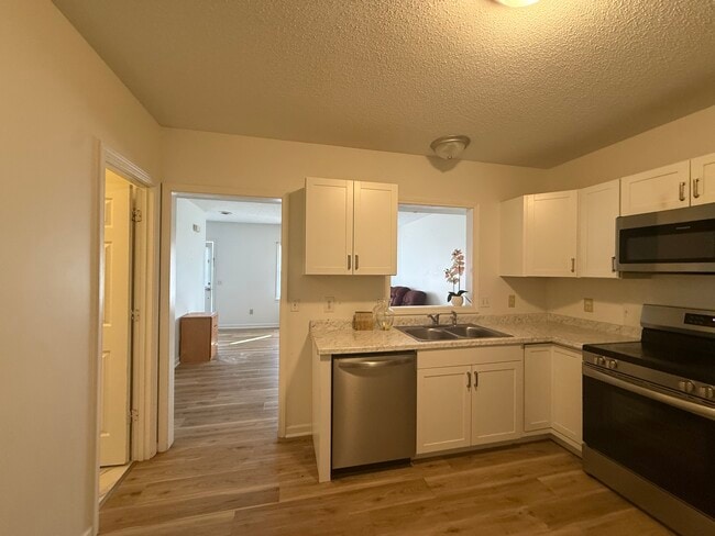 Building Photo - 146 Berrywood Ln