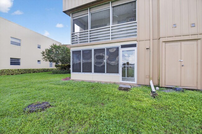 Building Photo - 447 Flanders I