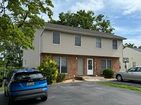 Lovely duplex off street parking - 45 S Colonial Dr