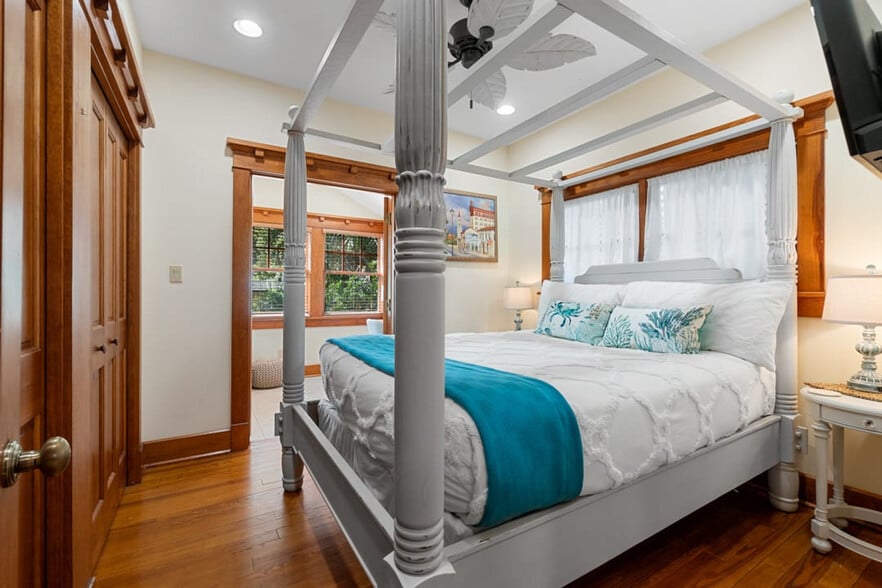 Building Photo - 16 1/2 Carrera Street-SI ID1281962P