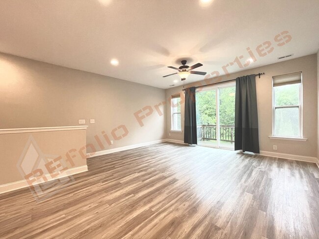 Building Photo - 139 Manordale Dr