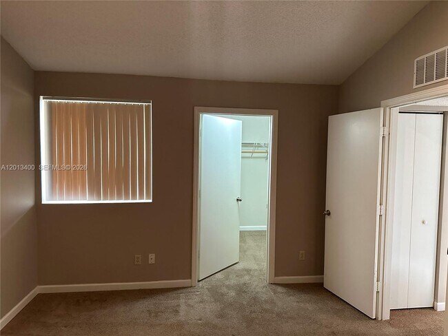 Building Photo - 9905 Westwood Dr