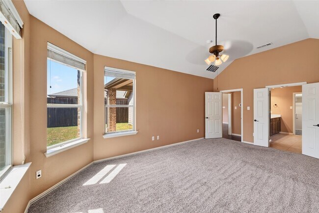 Building Photo - 417 Hackberry Dr