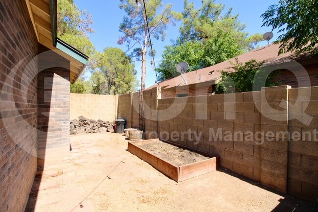 Building Photo - 118 N Heritage Dr