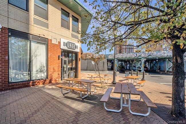 Building Photo - 351 N Broadway