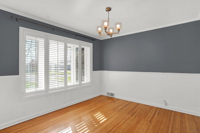 Building Photo - 1240 N Irvington Ave