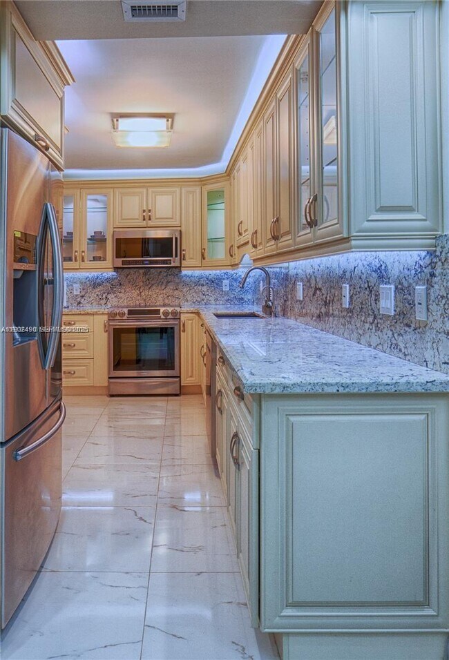 Building Photo - 10185 Collins Ave