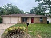 Building Photo - ***Awesome Home-Great Location***