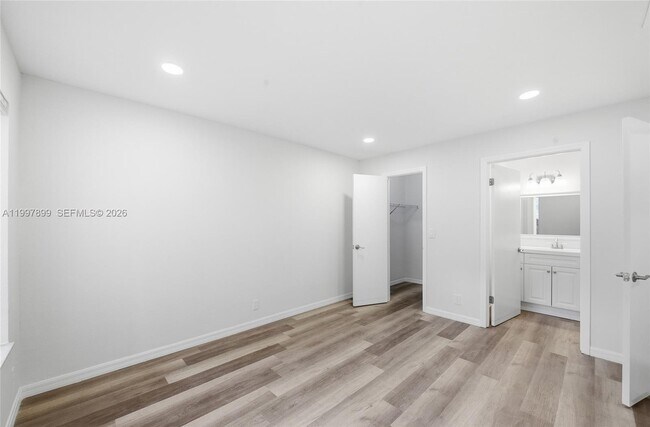 Building Photo - 3310 Pinewalk Dr N