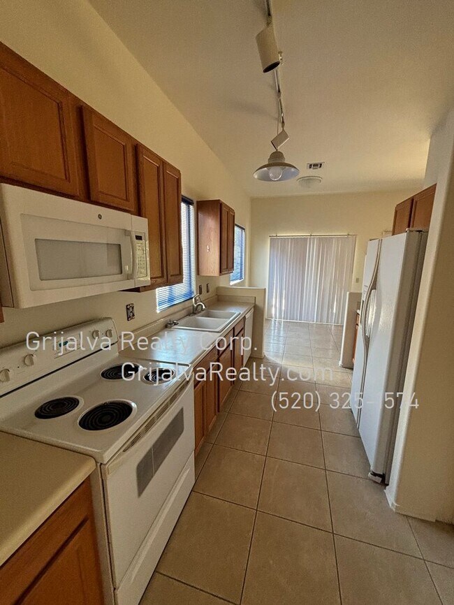 Building Photo - Beautiful 2 BD 2 BA House in the Springs in Green Valley - GVR Included!