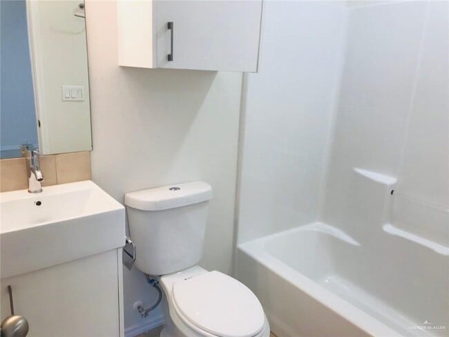 Building Photo - 13 Magdalena St